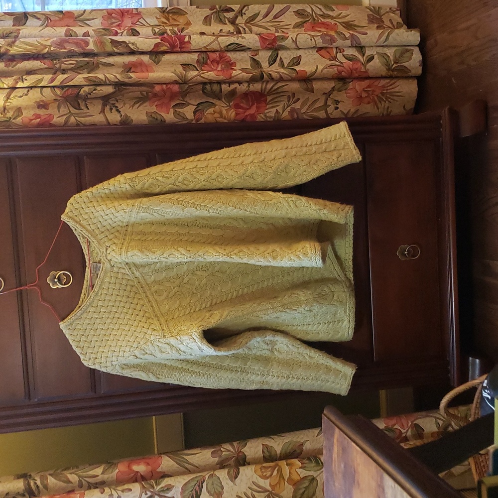Green knot sweater